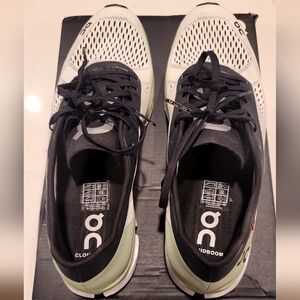 On Cloudboom White Green Black Running Shoes Women’s Size US 9.5 UK 7.5 EU 41